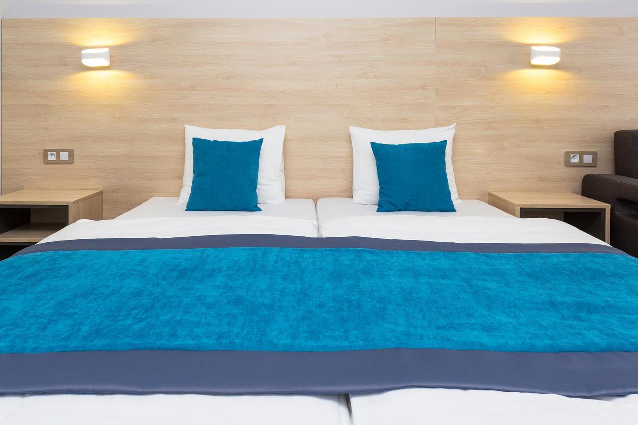 טצ'ב Hotel Vela מראה חיצוני תמונה