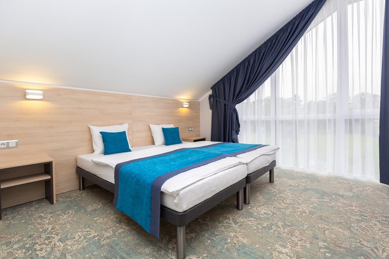 טצ'ב Hotel Vela מראה חיצוני תמונה