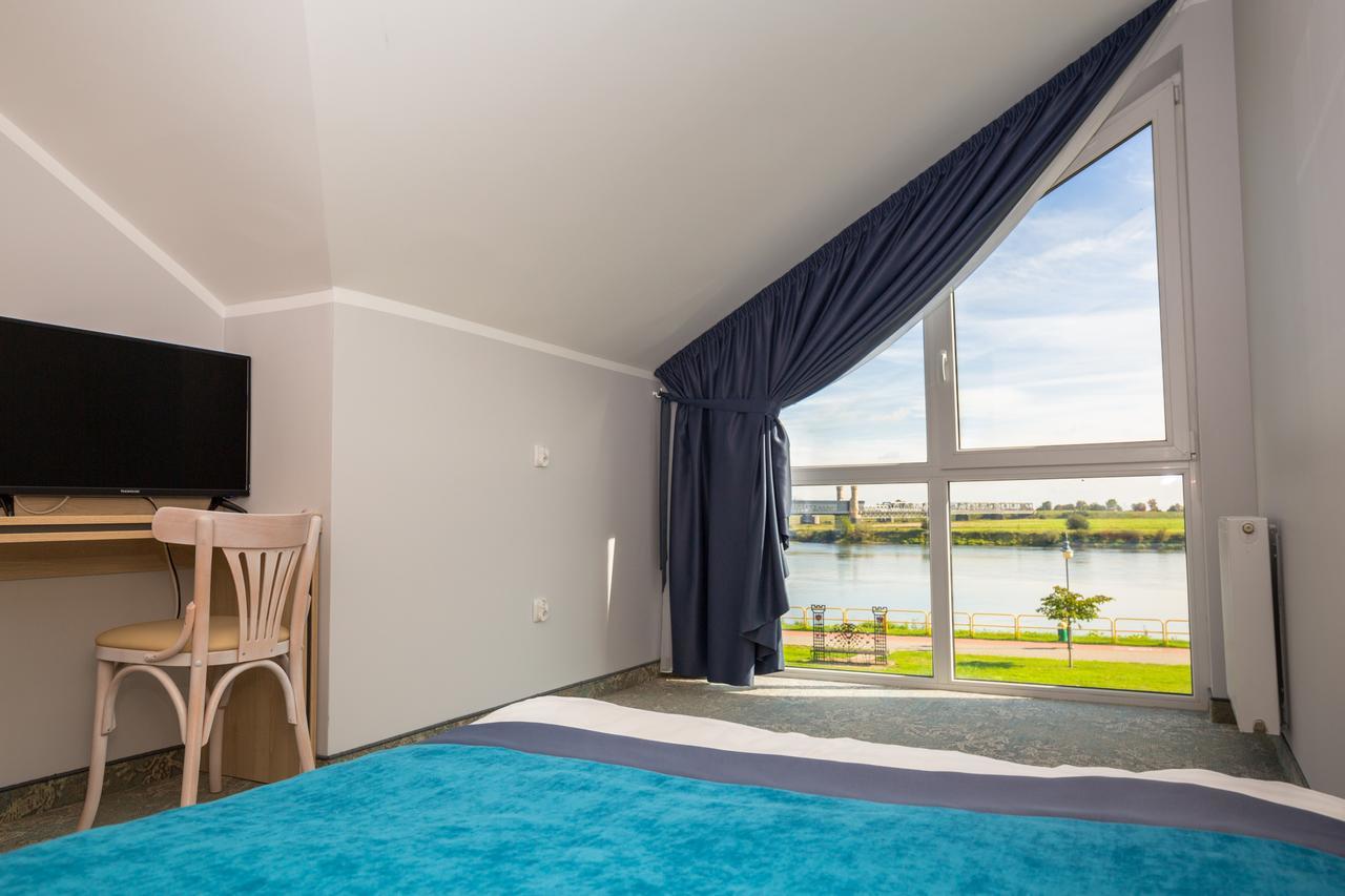 טצ'ב Hotel Vela מראה חיצוני תמונה