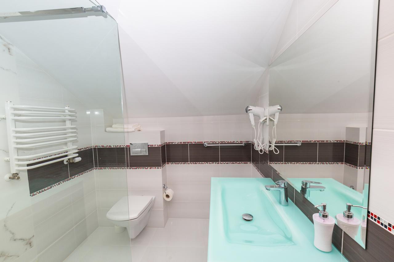 טצ'ב Hotel Vela מראה חיצוני תמונה