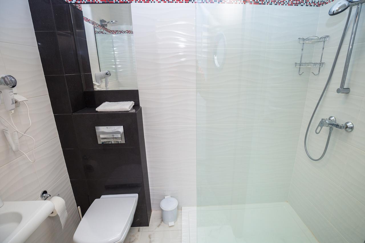 טצ'ב Hotel Vela מראה חיצוני תמונה
